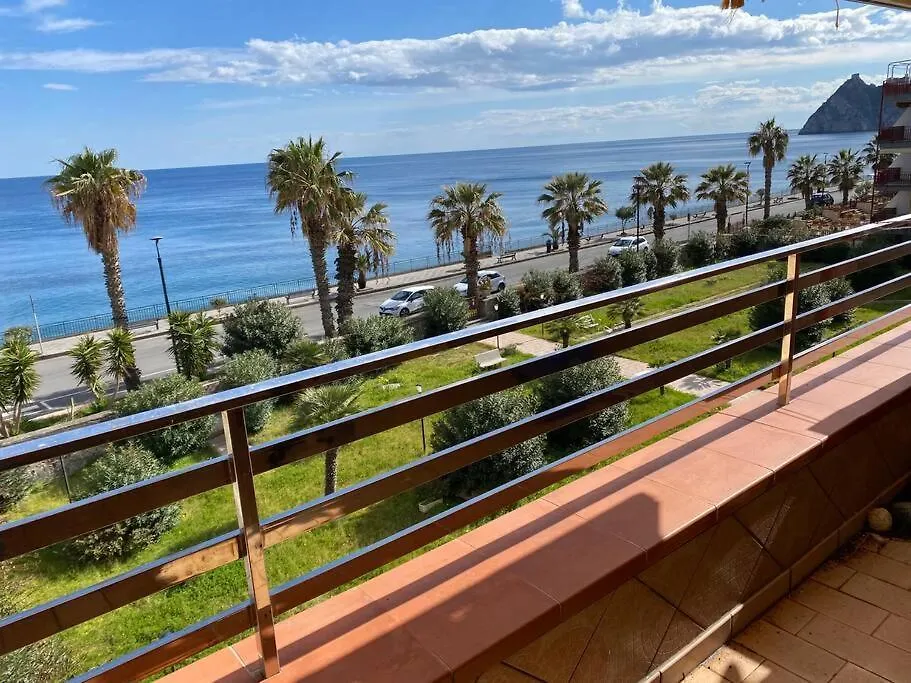 Appartamento Fronte Mare Sant'Alessio Siculo 0*,  Italy