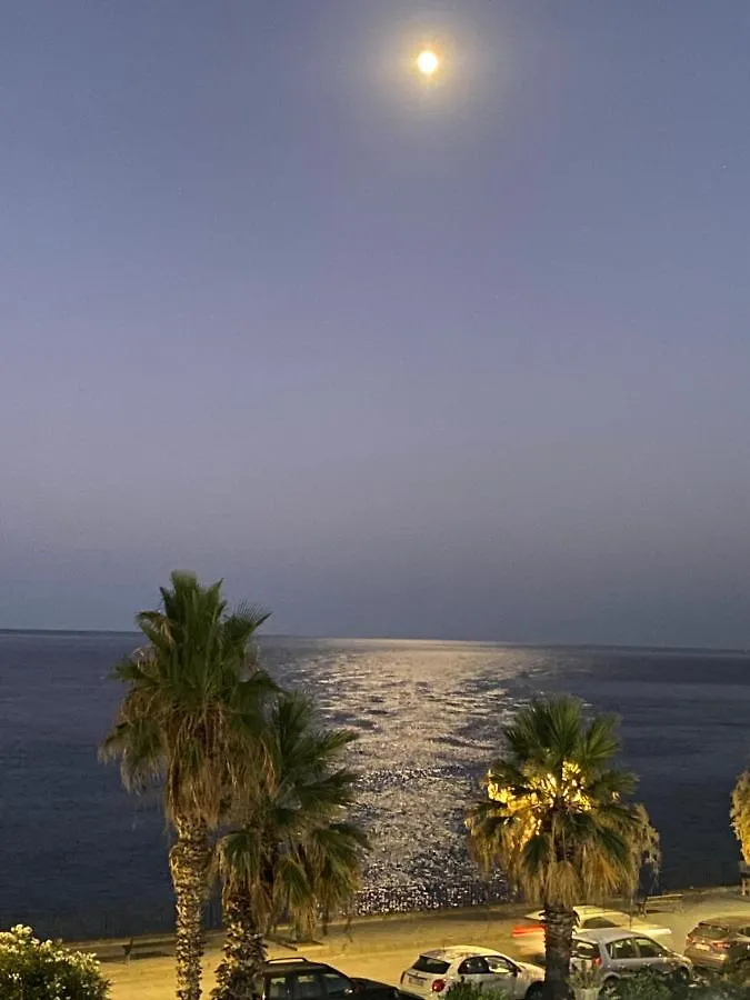 Appartamento Fronte Mare Sant'Alessio Siculo 0*,
