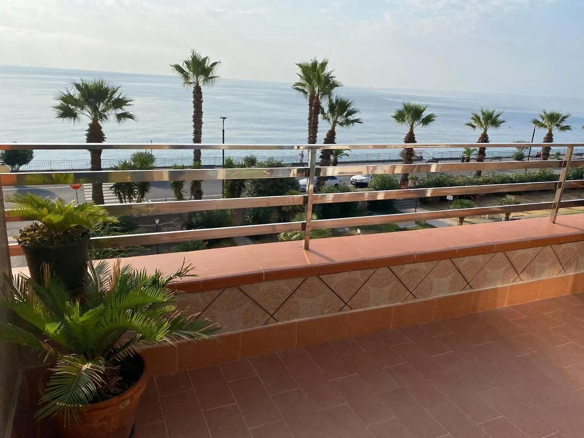 Appartamento Fronte Mare Sant'Alessio Siculo
